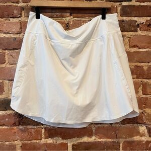 Athleta Run With It 16" Skort size XL Bright White #657675